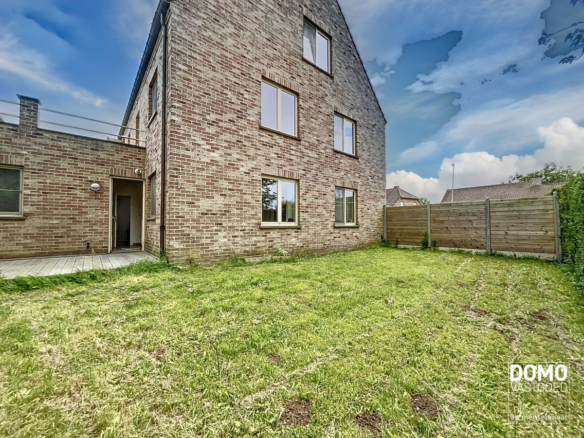 GELIJKVLOERS APPARTEMENT MET TUIN EN GARAGEBOX GELEGEN TE TUILT  (KURINGEN) 