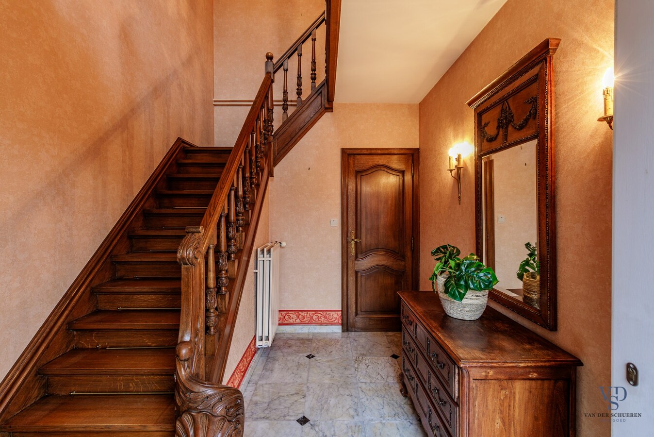 Statige Half Open Bebouwing 