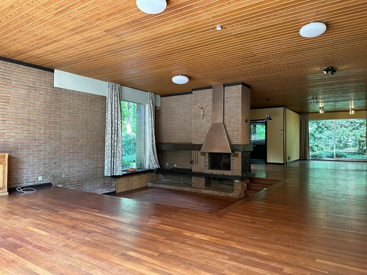 Ruime te renoveren woning met 5 slaapkamers op 1.250 m² 