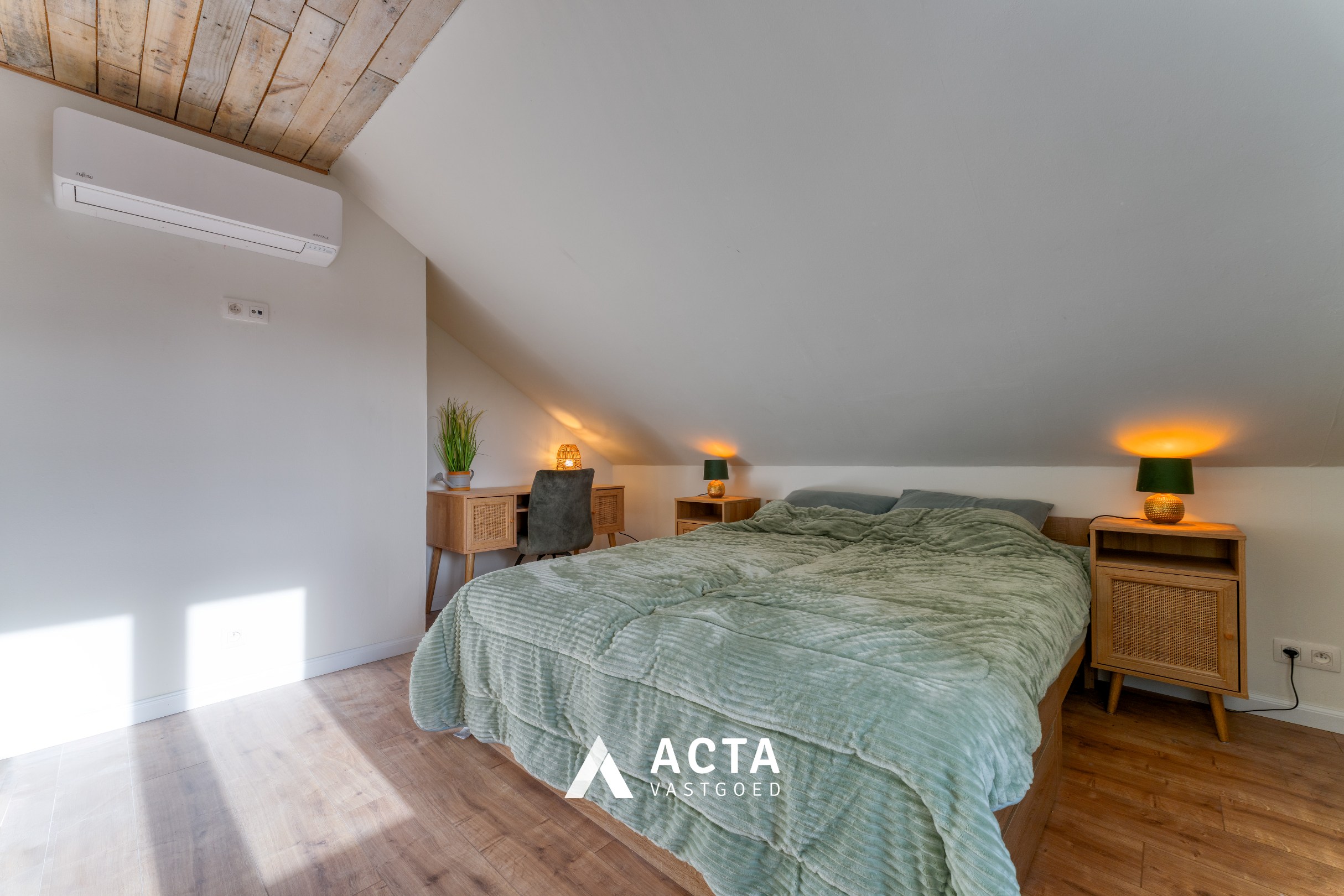 Gerenoveerde villa met vier slaapkamers in de Vicognewijk! 