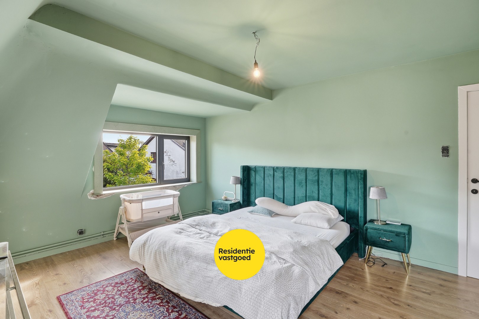Alleenstaande woning met prachtige uitbouw in centrum Veldegem 