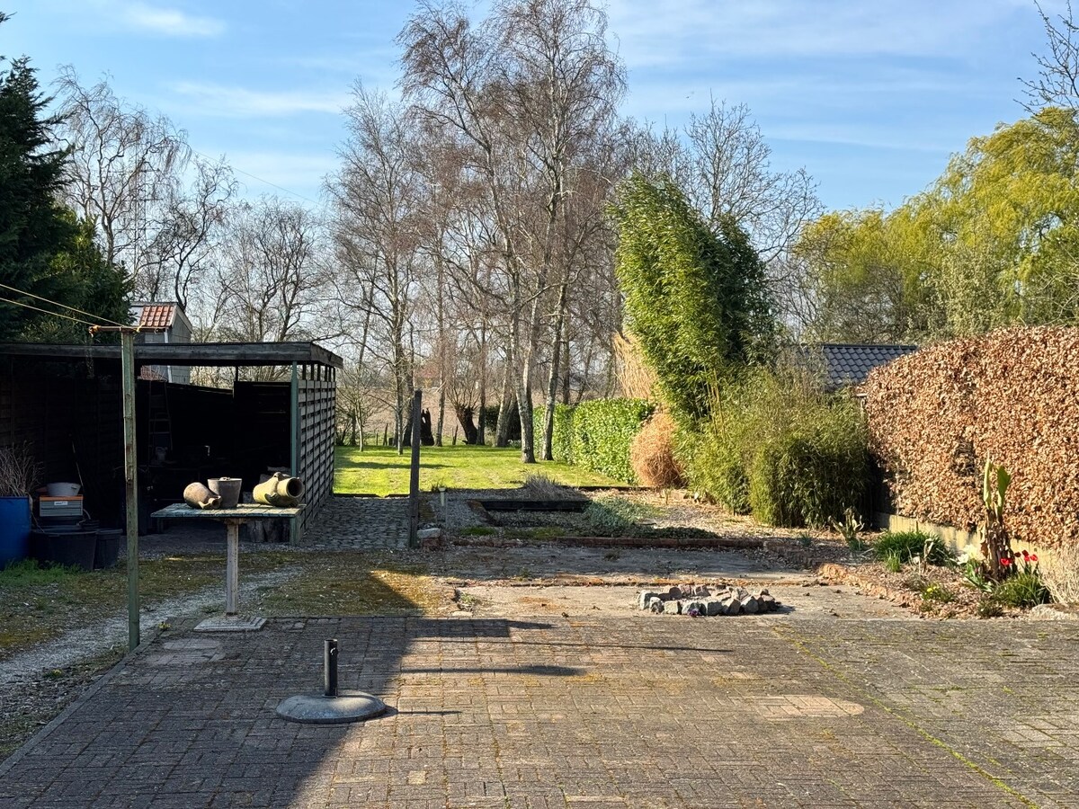 Instapklare open bebouwing op ruim perceel (1.426 m²) in rustige straat 