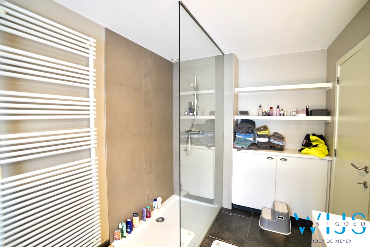 Prachtige recente woning in een zeer rustige wijk te Ertvelde ! 