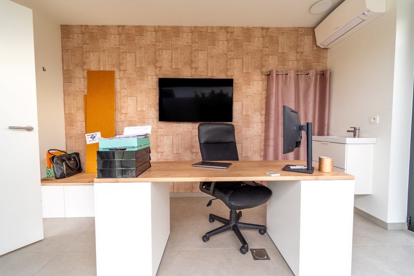 Prachtige villa met tuin, terras &amp; garage in Hasselt - 3 slaapkamers, bouwjaar 2019. 