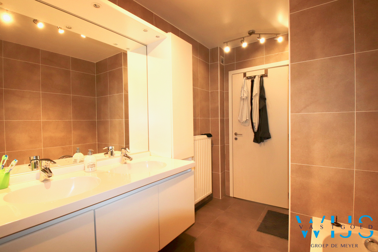 Prachtig woonhuis met 5 slaapkamers &amp; tuin te SLEIDINGE! 