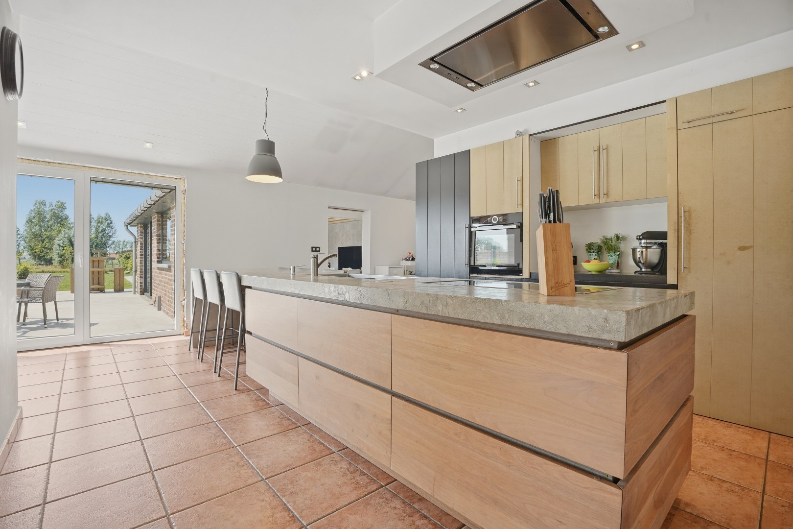Instapklare open bebouwing met 5 slaapkamers op 1919m² te Merkem. 