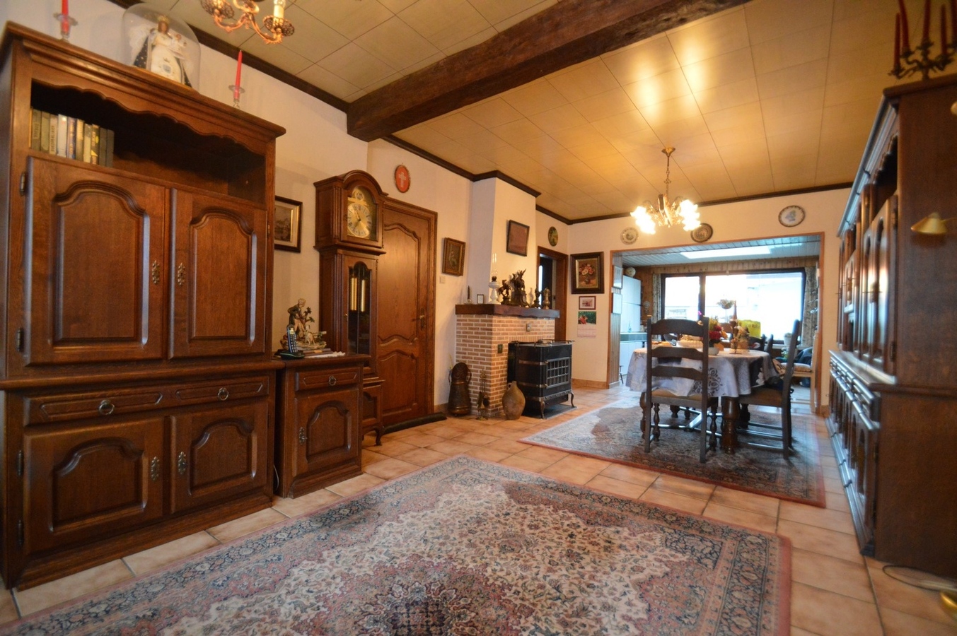 Volumineuze, te renoveren woning met garage - Heist 