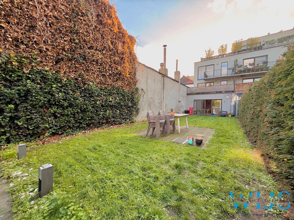 Ruim gelijkvloers appartement met tuin en 2 parkeerplaatsen in Gent! 