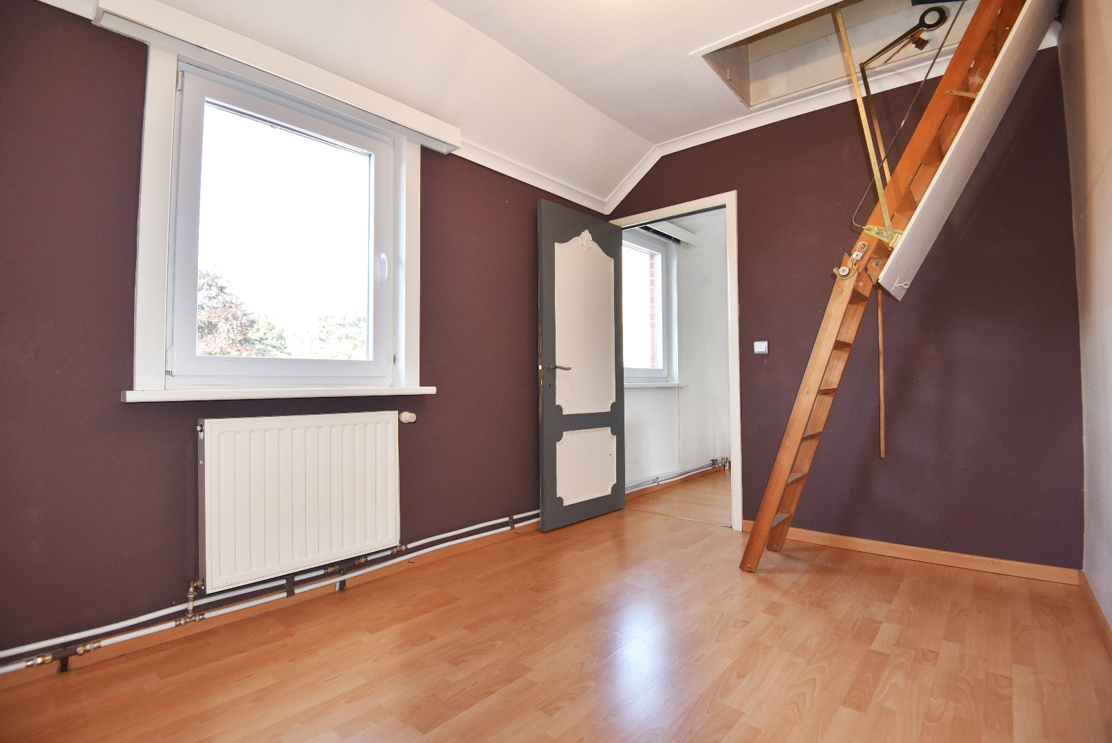 Op te frissen woning met 2 slpks, garage (55m²) en tuin te Balgerhoeke 