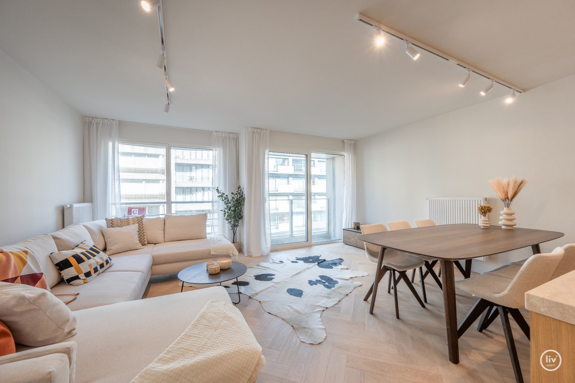 Gerenoveerd appartement met 2 volwaardige slaapkamers gelegen op de Lippenslaan vlakbij het Vanbunnenplein te Knokke. 
