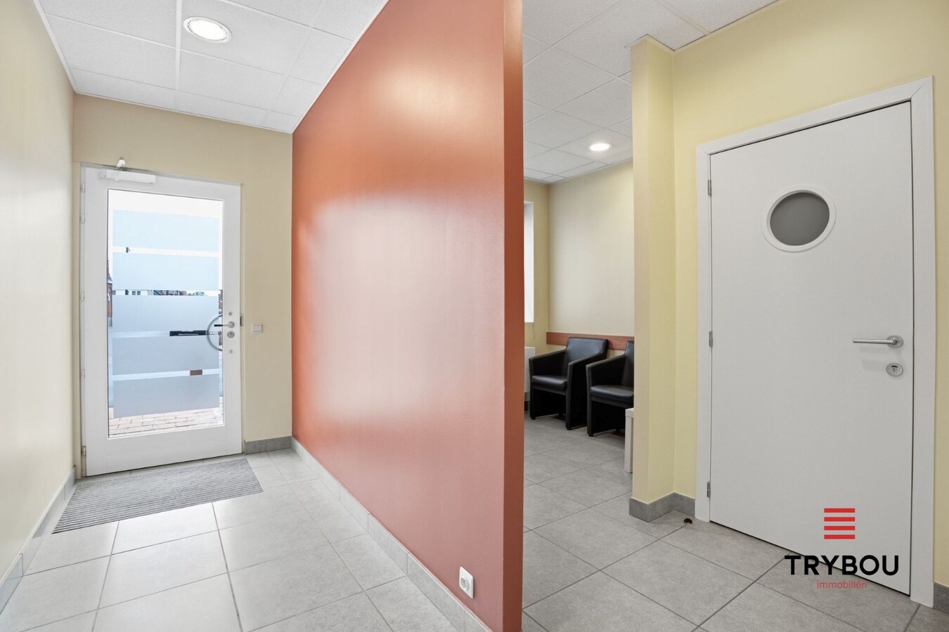 Alleenstaande woning met handelsruimte! 