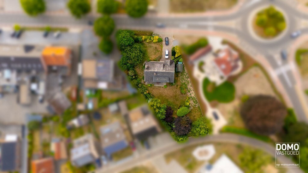 KARAKTERVOLLE, RUIME WONING MET 4 SLAAPKAMERS EN ZONNIGE TUIN TE STOKROOIE 