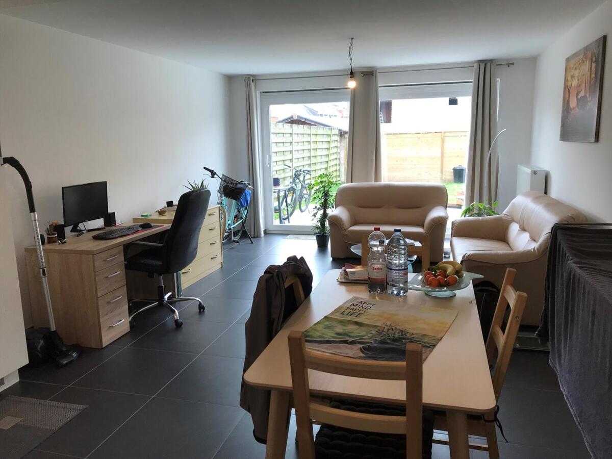 Gelijkvloersappartement met tuin en 2 autostaanplaatsen 