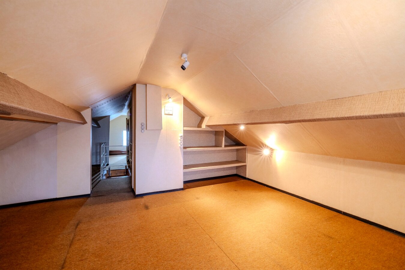 Ruime gezinswoning met 4 slpks op 568 m² 