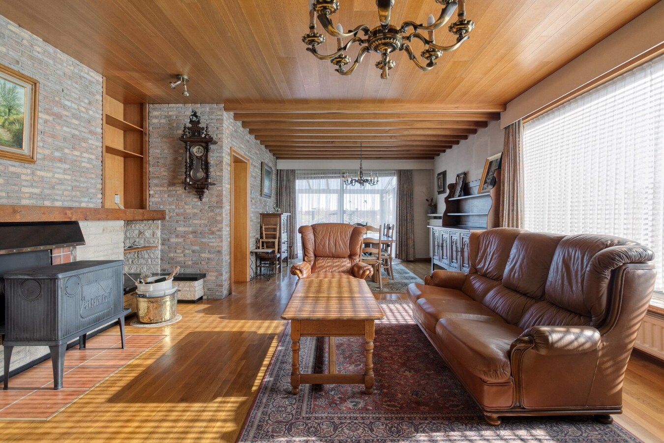 Ruime woning met 4 slaapkamers, veranda en volledig onderkelderd perceel (615 m²) 