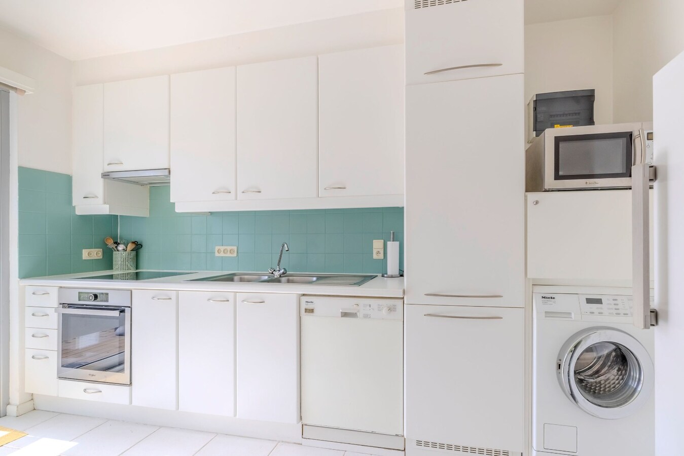 Instapklaar gelijkvloers met 2 slpks en garagebox 