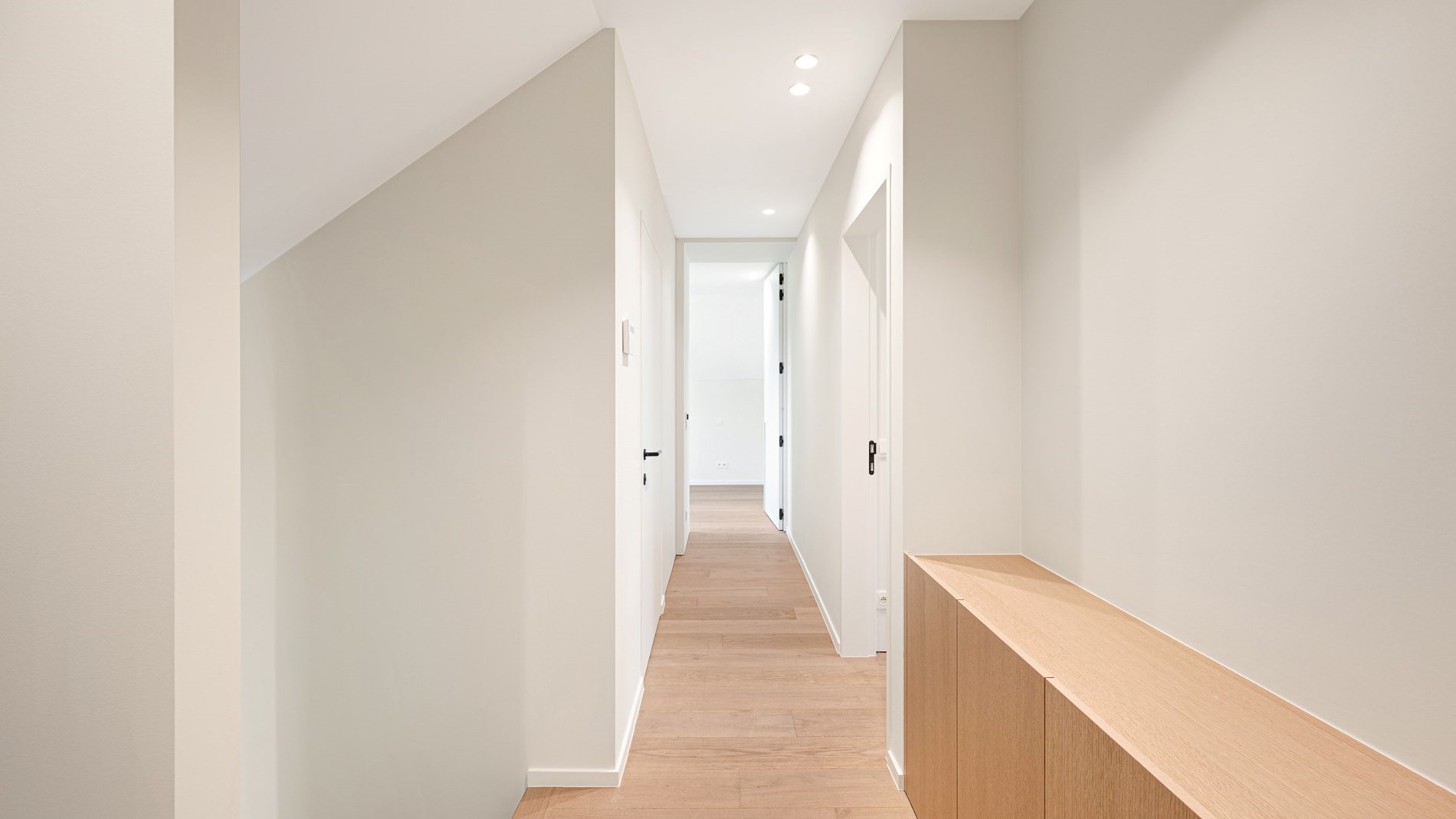 Impressionnante villa neuve au cœur du Zoute, à quelques pas du golf de Knokke. 