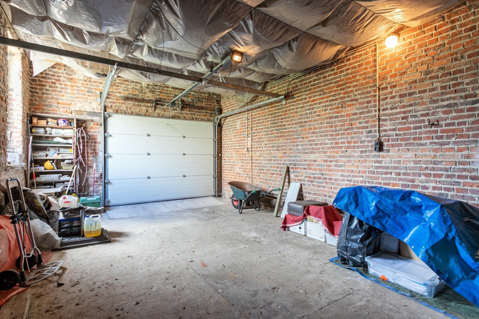 Karaktervolle, te renoveren herenhuis met enorm potentieel te Gooik 