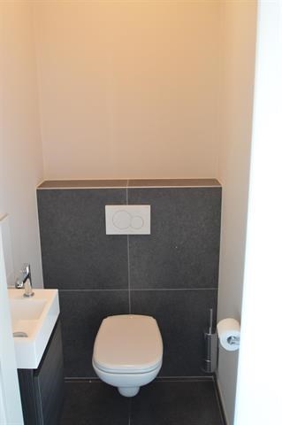 Prachtig appartement op de eerste verdieping met 3 slaapkamers, midden in het centrum gelegen 
