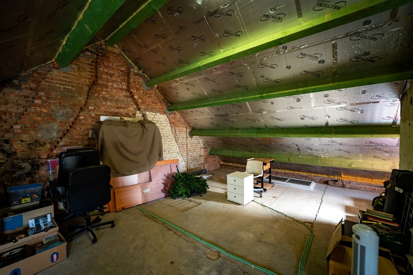 Renovated property with drained track and pasture on approximately 16 ares in Mielen-boven-Aalst. 