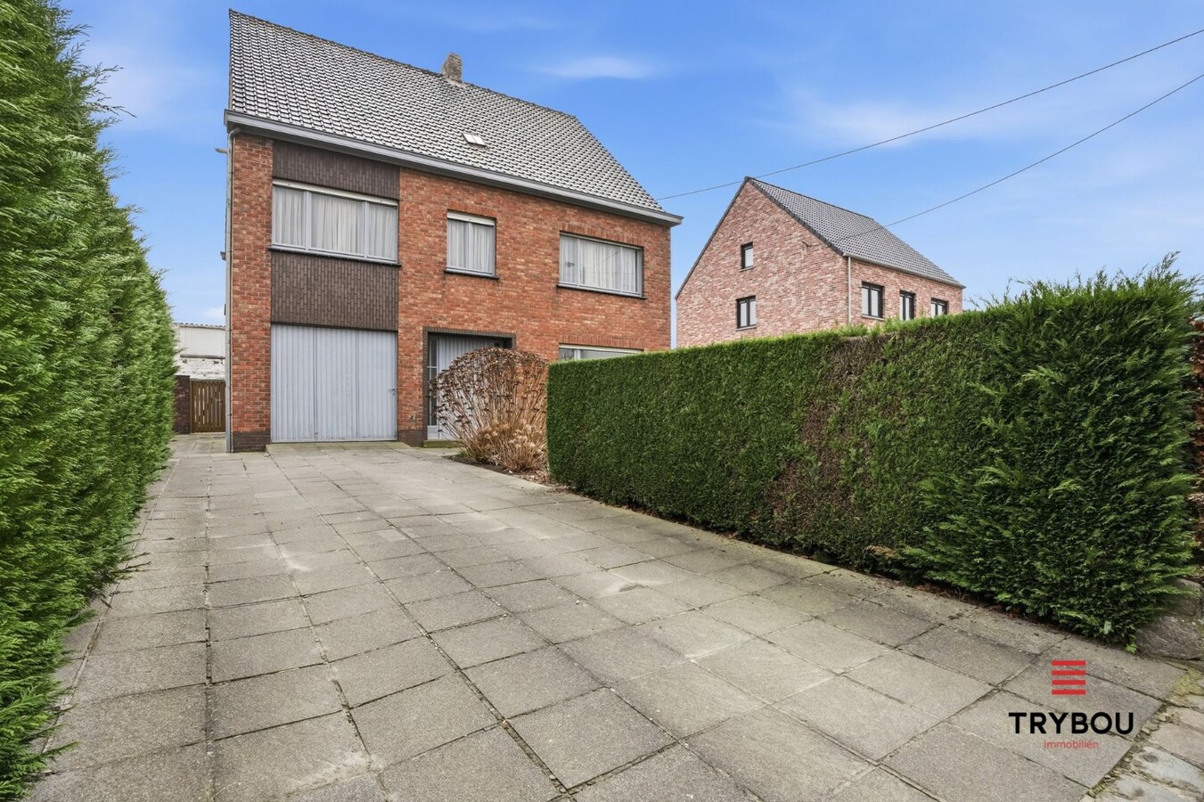 Woning met ruimte en veel mogelijkheden te koop in Zarren! 