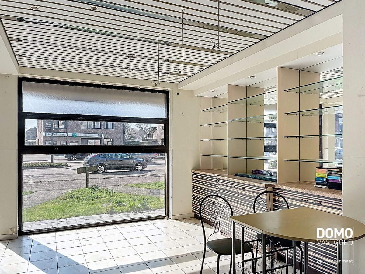 VOLLEDIG TE RENOVEREN HANDELSPAND TE KOOP IN KERMT 