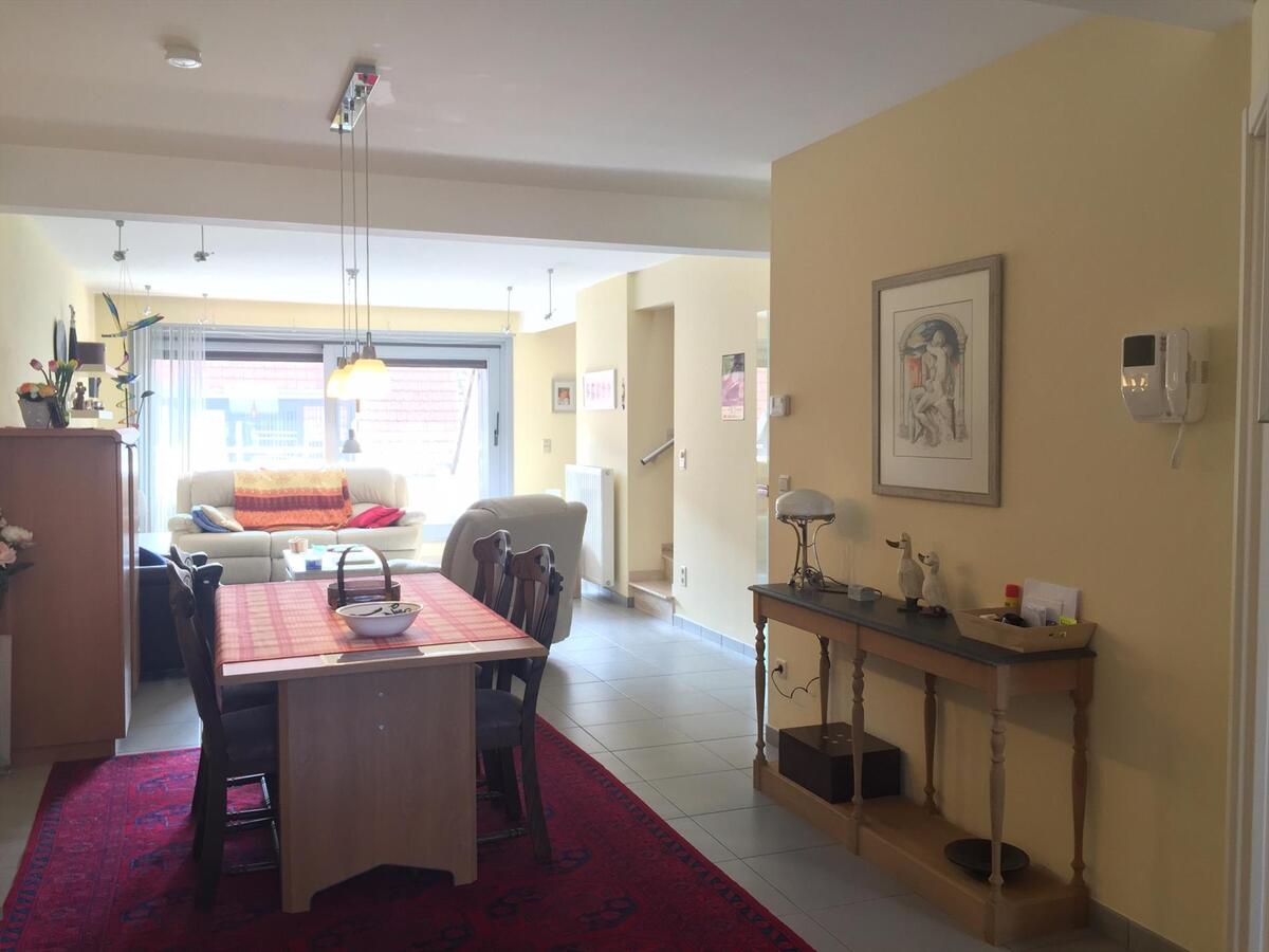 RECENT RUIM DUPLEX APPARTEMENT OP ZEER CENTRALE LIGGING TE BREDENE DUINEN 