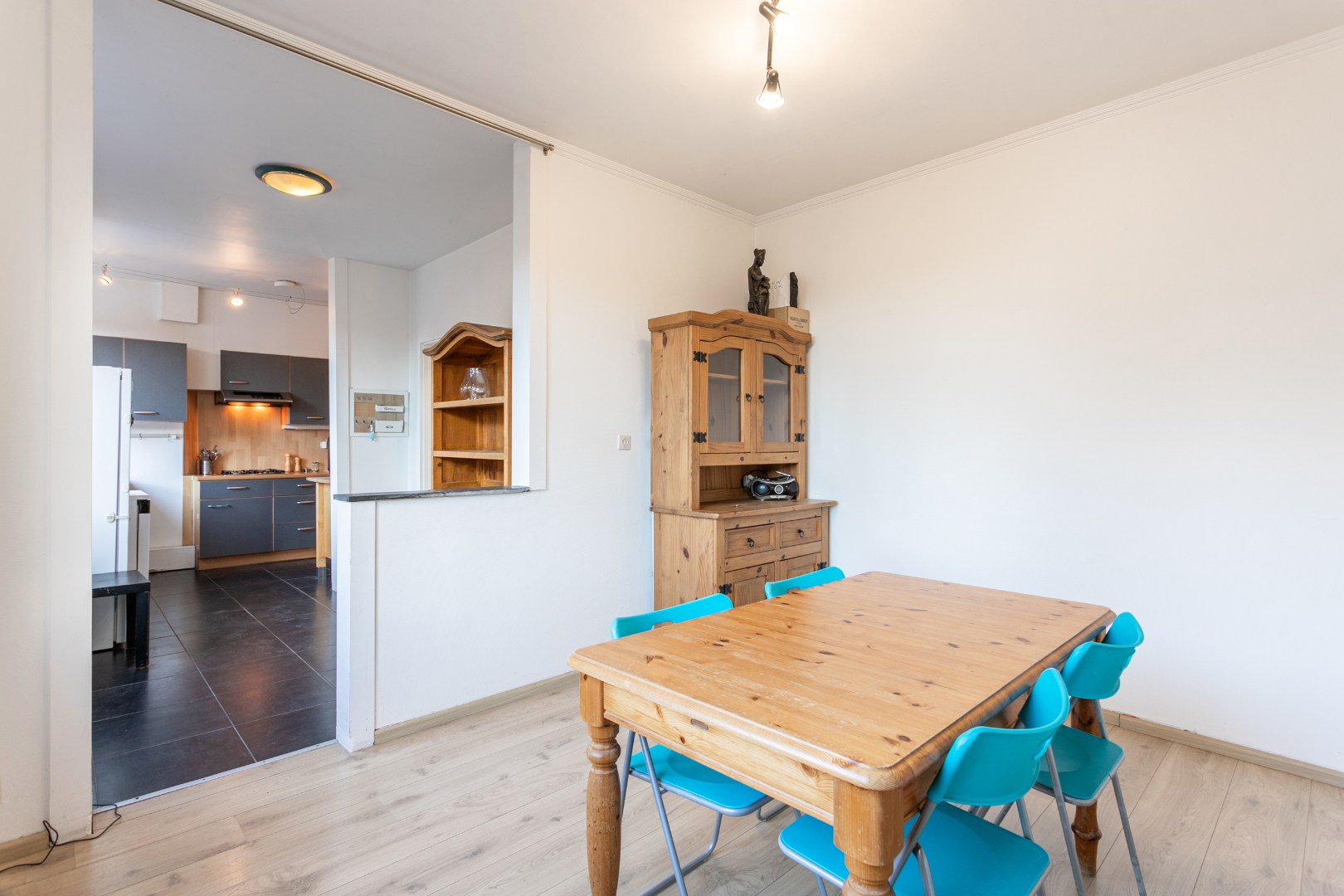 App 200m² met 3 slpks, terras en autostaanplaats te Halle 