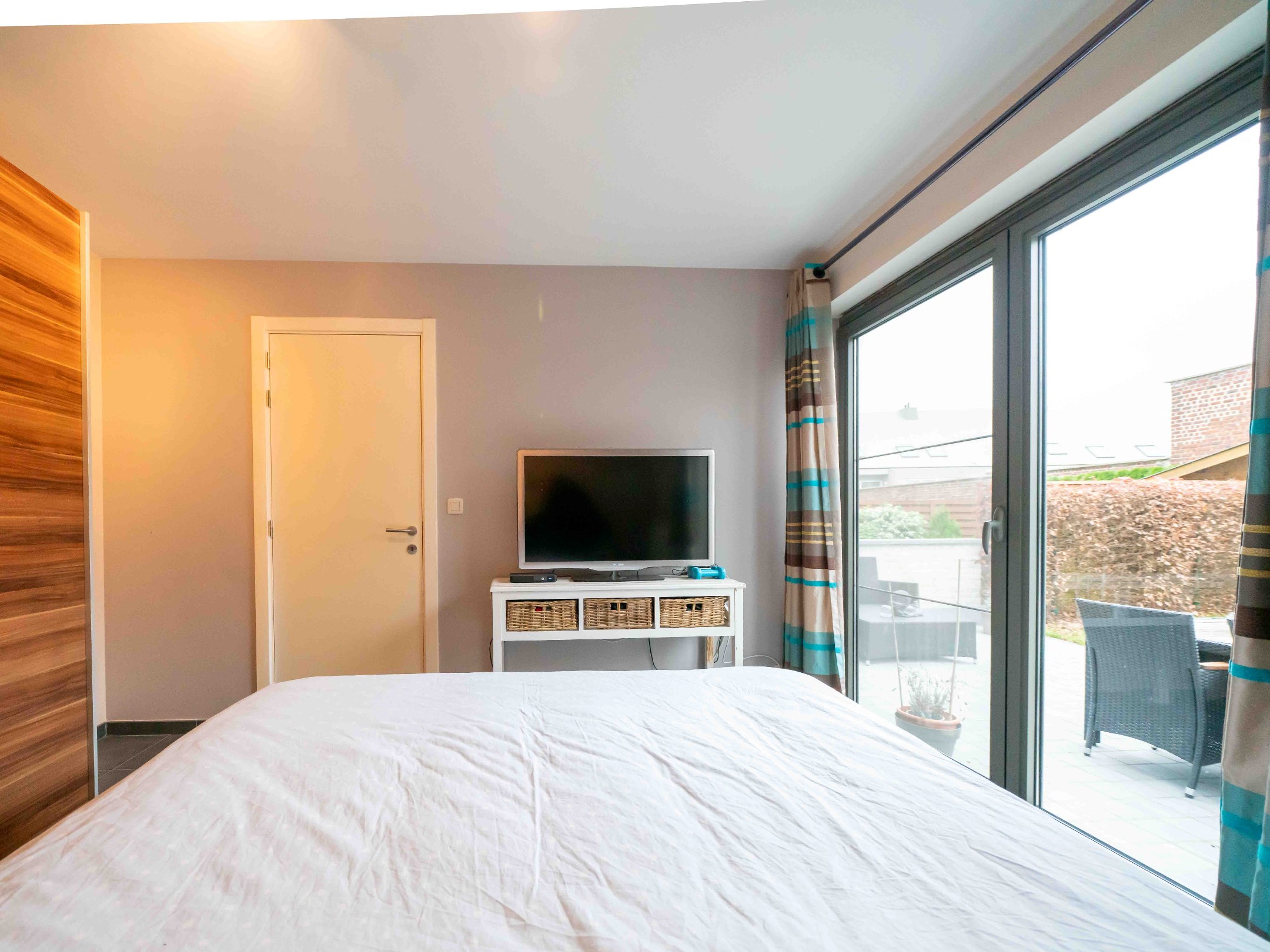 2-kamer appartement met tuin en autostaanplaats 