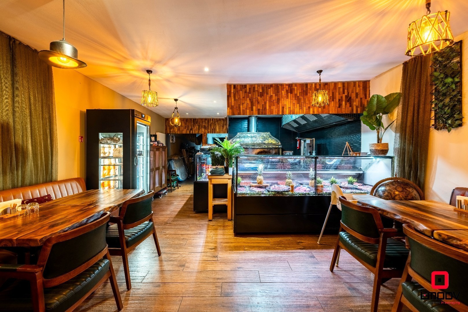 Uniek gemengd pand met commerciële invulling én ruime privéwoning in opkomende buurt van Gent 