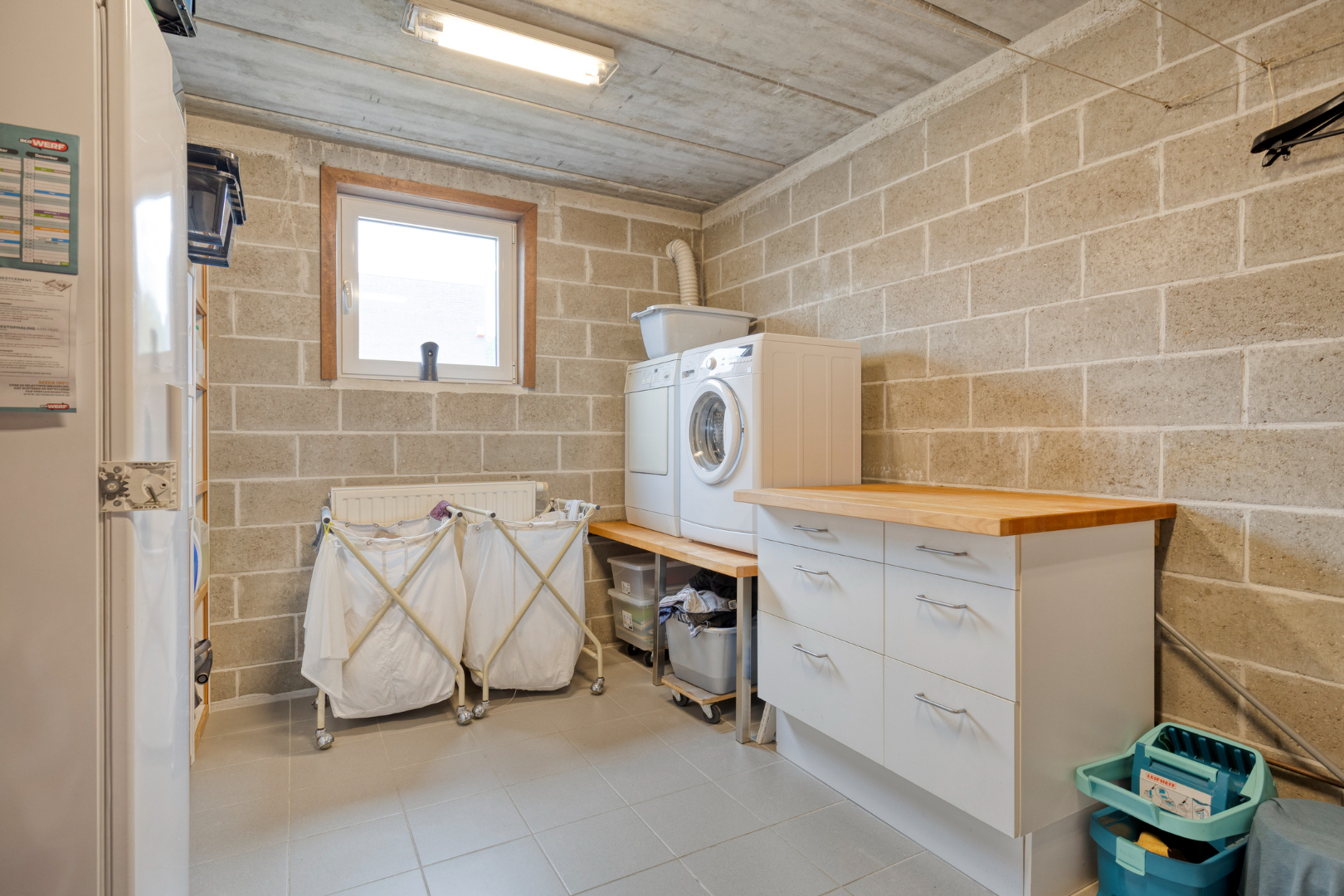 Halfopen bebouwing met 4 slaapkamers en bureau, ruime garage, kelder en zolder in Holsbeek! - EPC 161 kWh/m² - bewoonbare opp. 288 m² 