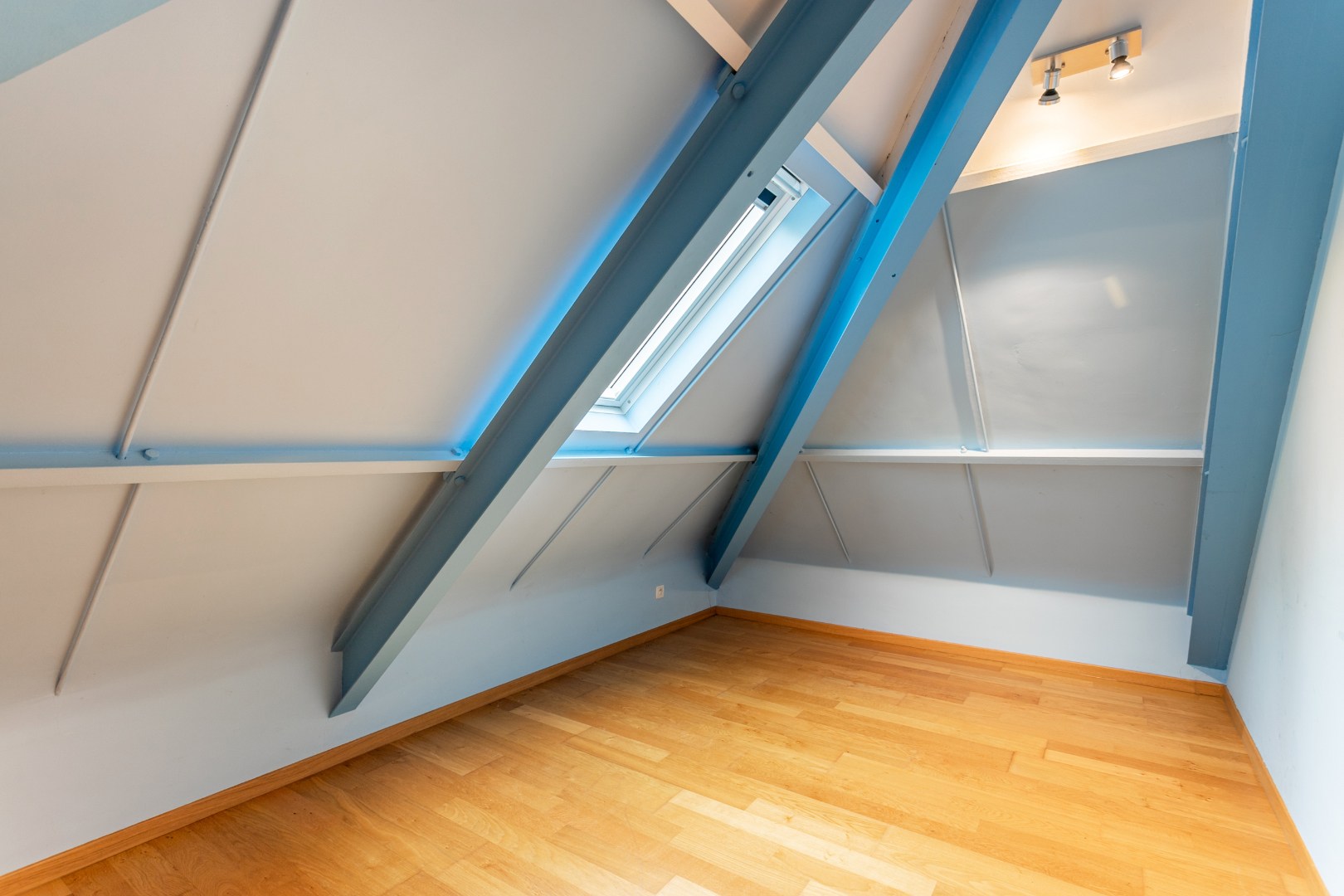 Uniek gelegen 1-slpk-appartement met ruim terras en garage in het Kluisbos 