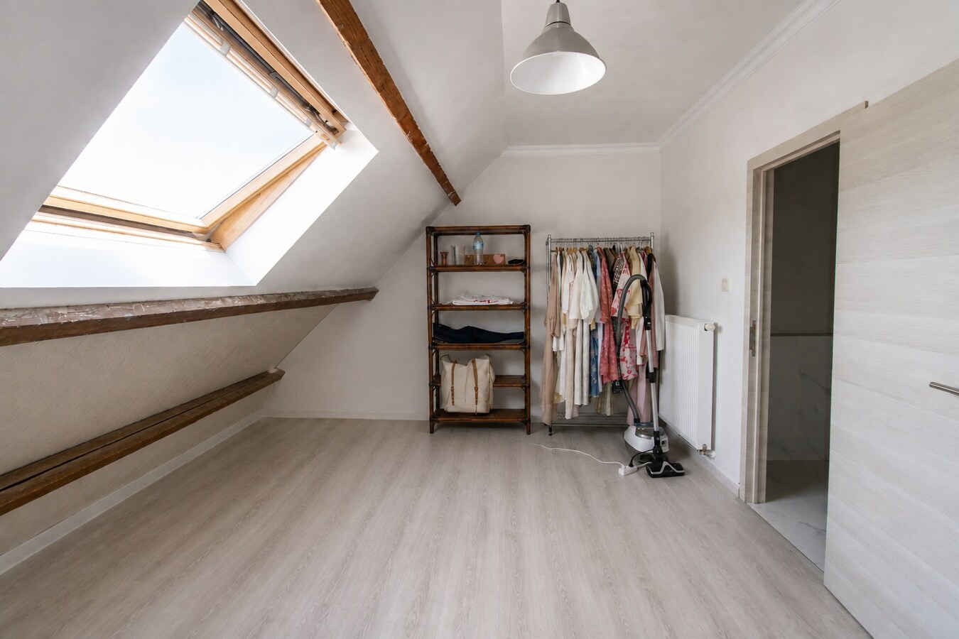 Uitzonderlijk ruime en centraal gelegen stadswoning met EPC-label B, 6 slaapkamers, tuin en terras in Sint-Niklaas! 