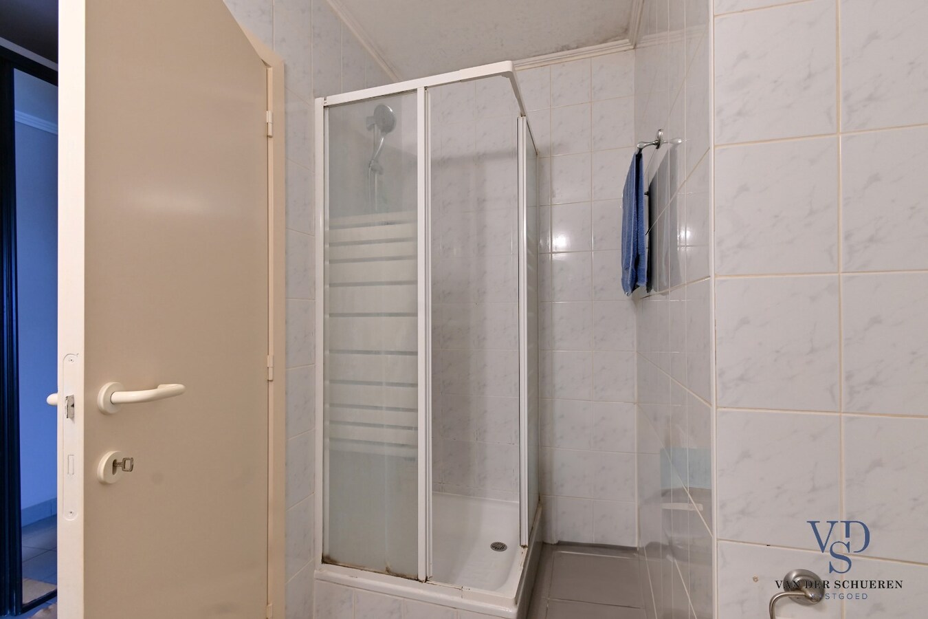 Degelijk investeringsappartement met garage. 