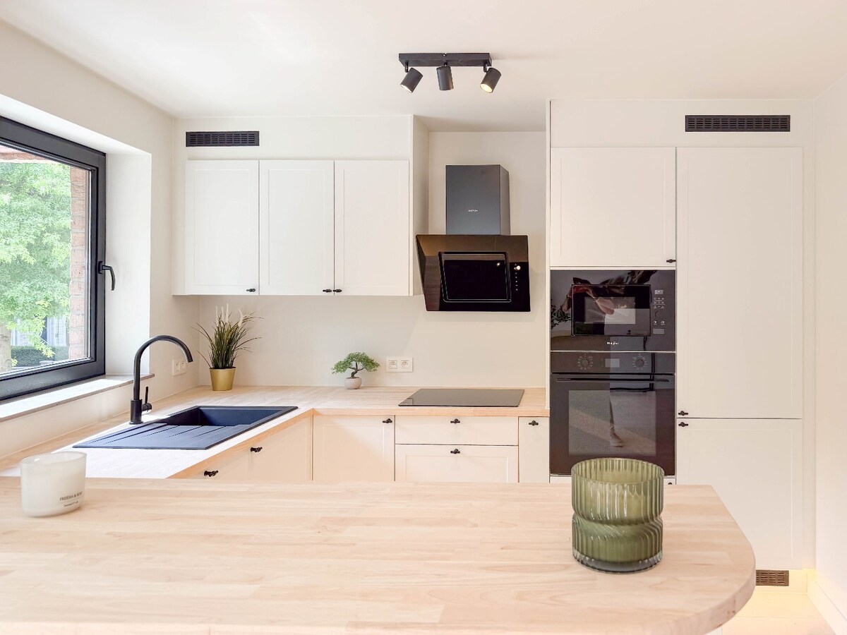 TOPPER ! Appartement op topligging met groot terras van maar liefst 30 m2 ! *** NONO INSPIRED *** 