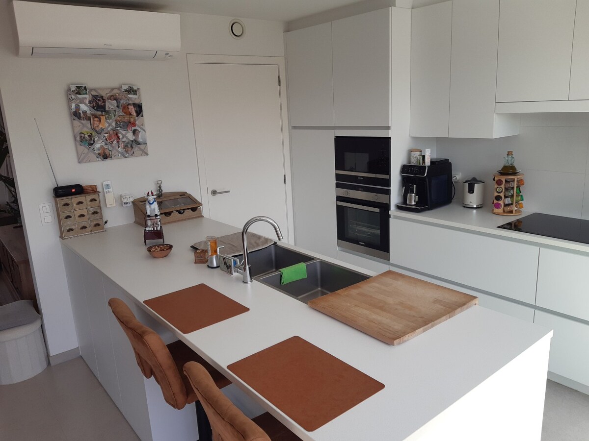 Ruim, energiezuinig 3- slaapkamer appartement. 