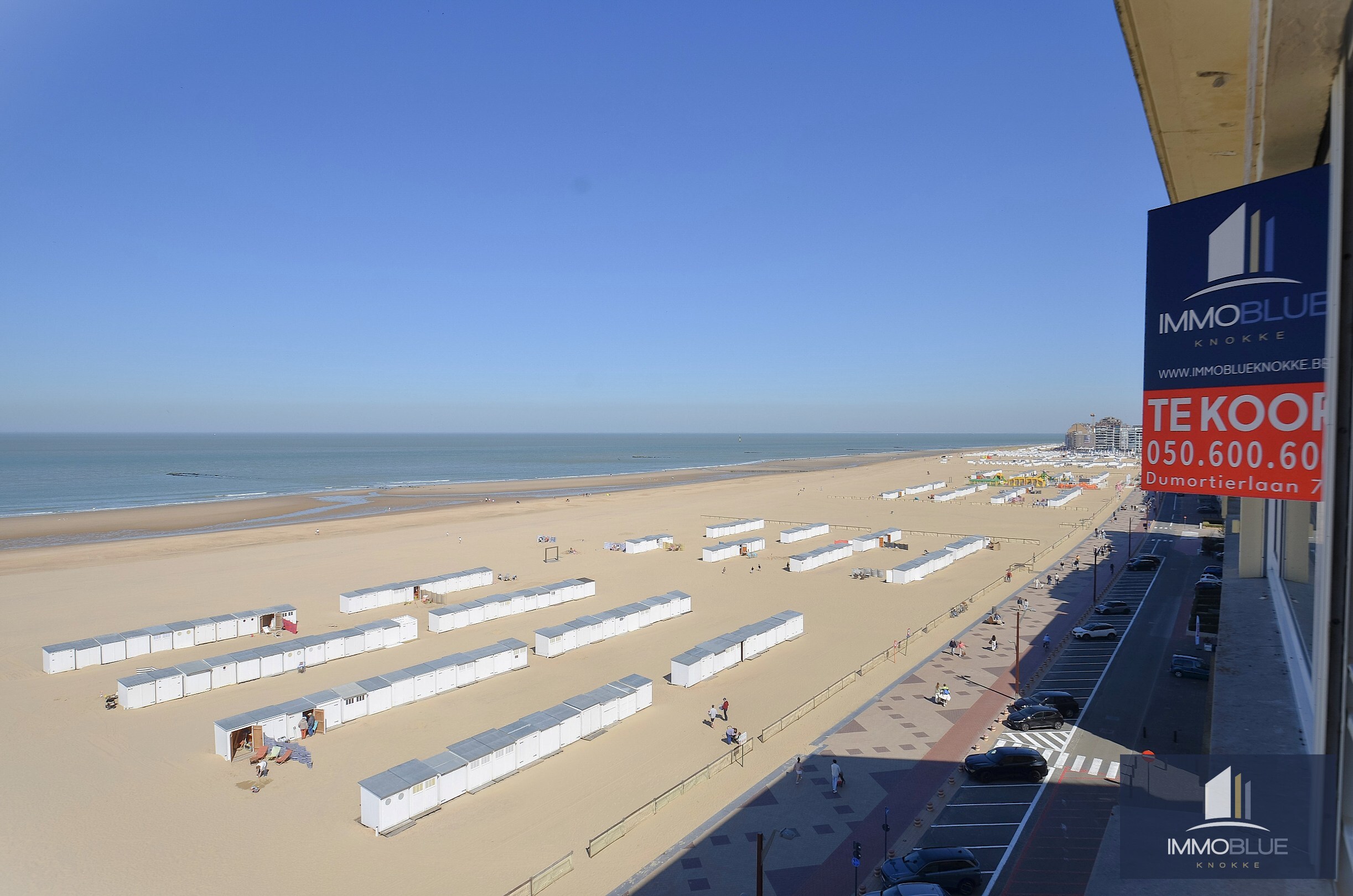 Exclusief – Stijlvol volledig gerenoveerd appartement met frontaal zeezicht. 