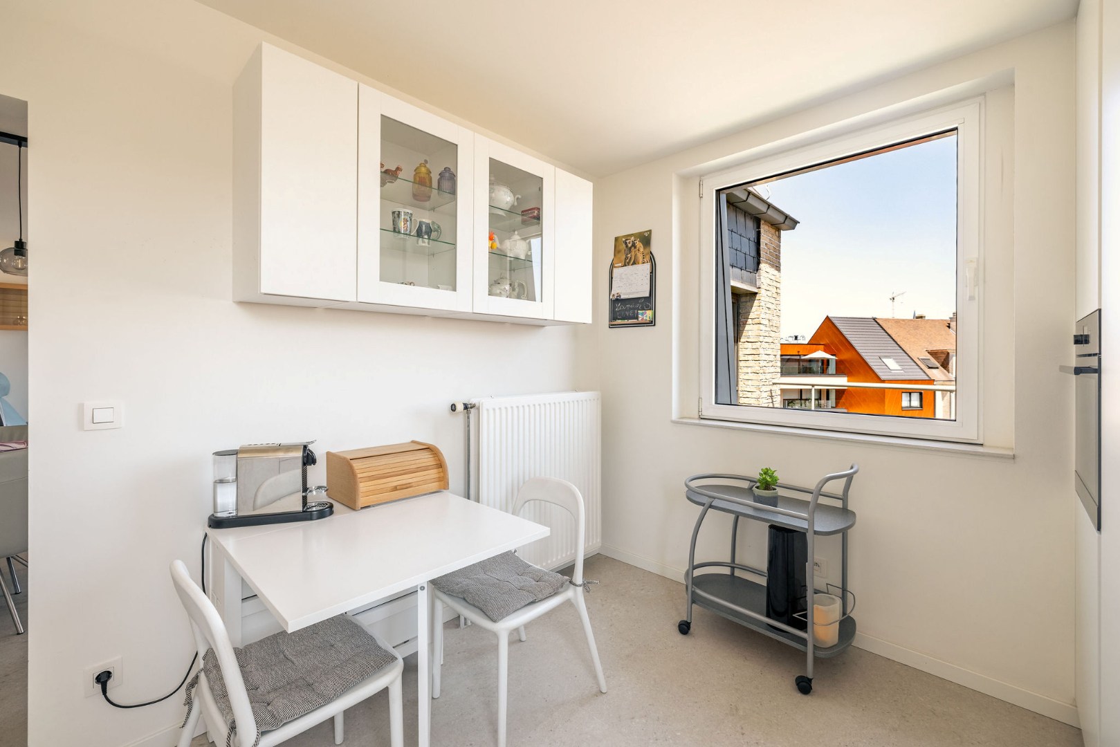 Ruim appartement met 2 slaapkamers, dubbele garage en twee terrassen te Aalst 