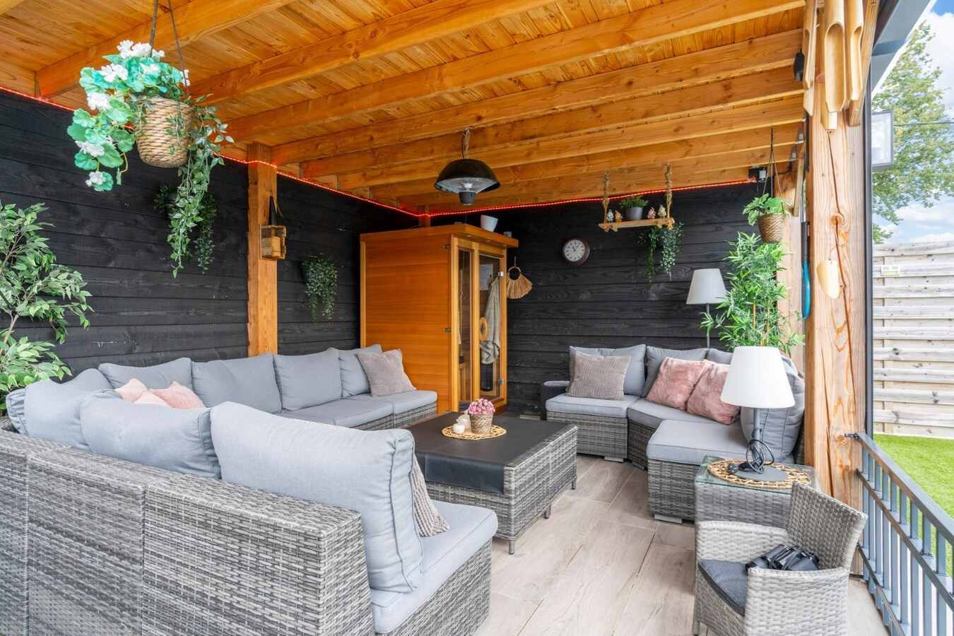 Gerenoveerde woning met tuin, garage en 3 slaapkamers in Opglabbeek - Perceeloppervlakte 684.00 - Bewoonbare oppervlakte 160.00 - Zuidoostelijke tuinoriëntatie 