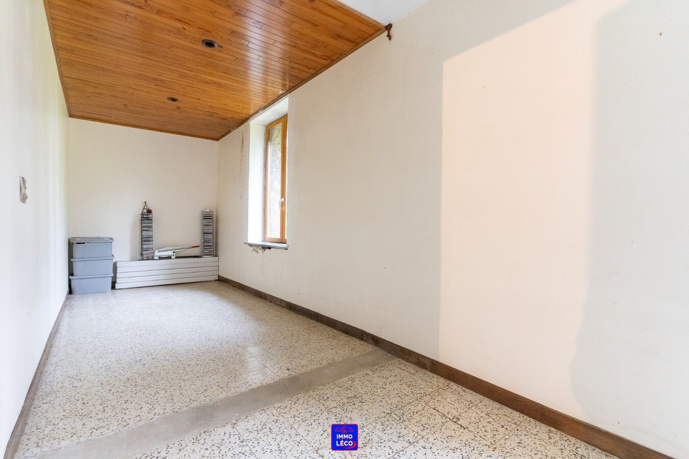 Corps de ferme érigé sur une parcelle de +/- 17.000m², situation exceptionnelle ! 