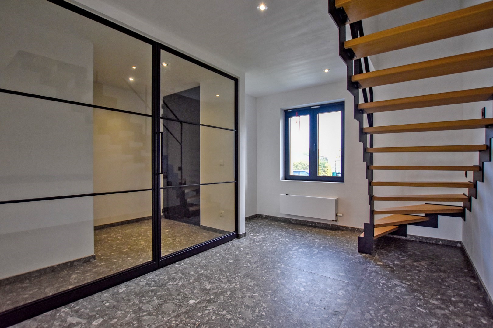 Exclusieve  energiezuinige villa (BEN-woning) met 4 slaapkamers en inpandige garage te Koksijde. 