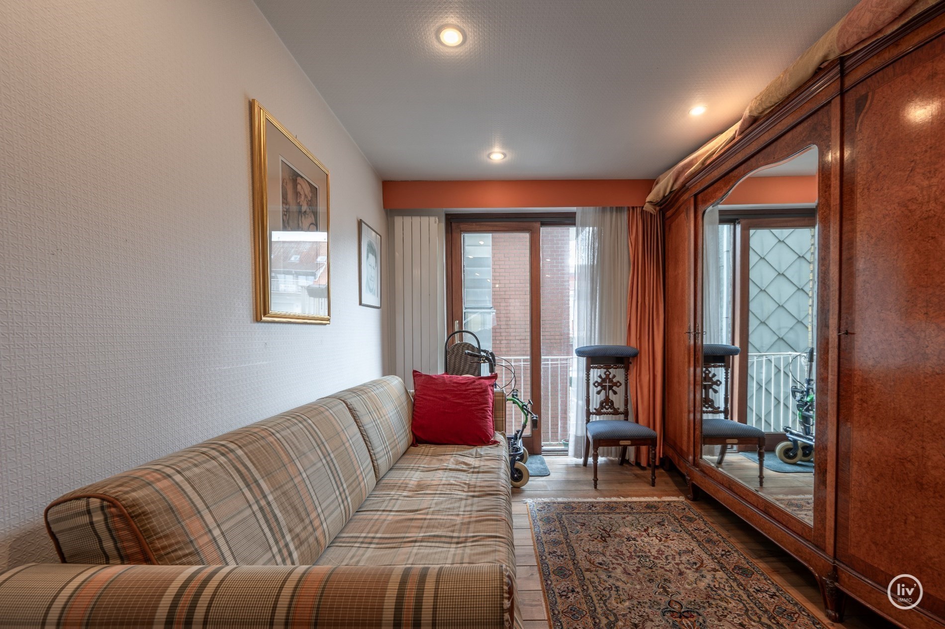 Aangenaam appartement met OPEN ZICHT en ideale zuid-west oriëntatie gelegen vlakbij de Dumortierlaan en op een steenworp van de Zeedijk 