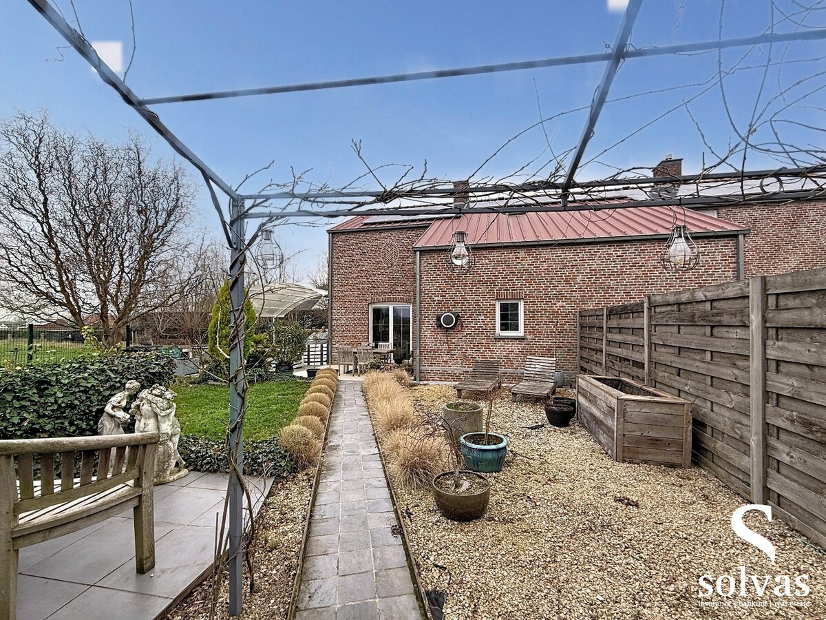 Instapklare halfopen bebouwing 