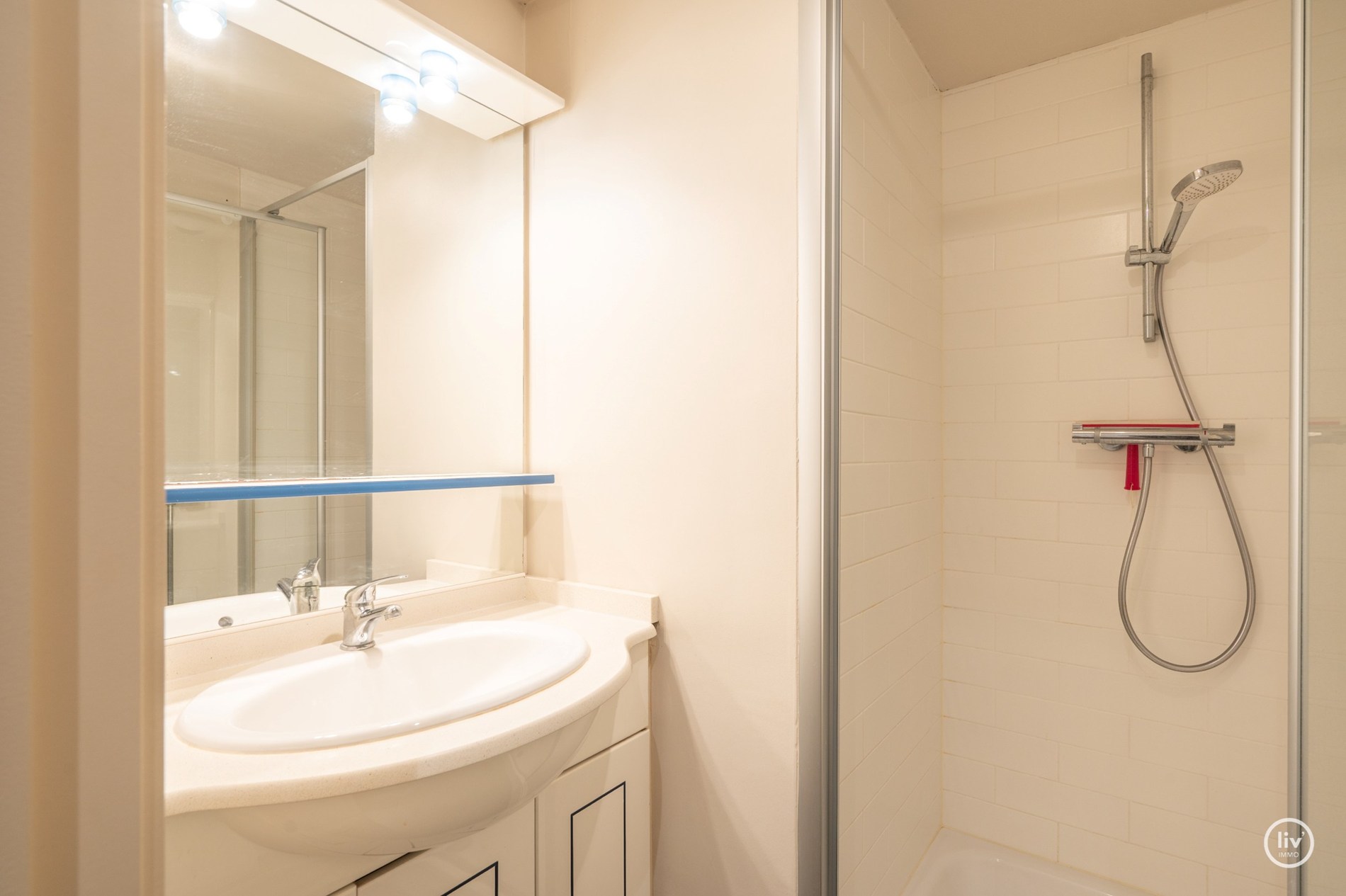 Mooi ruim en récent appartement centraal gelegen op de Leopoldlaan te Knokke. 