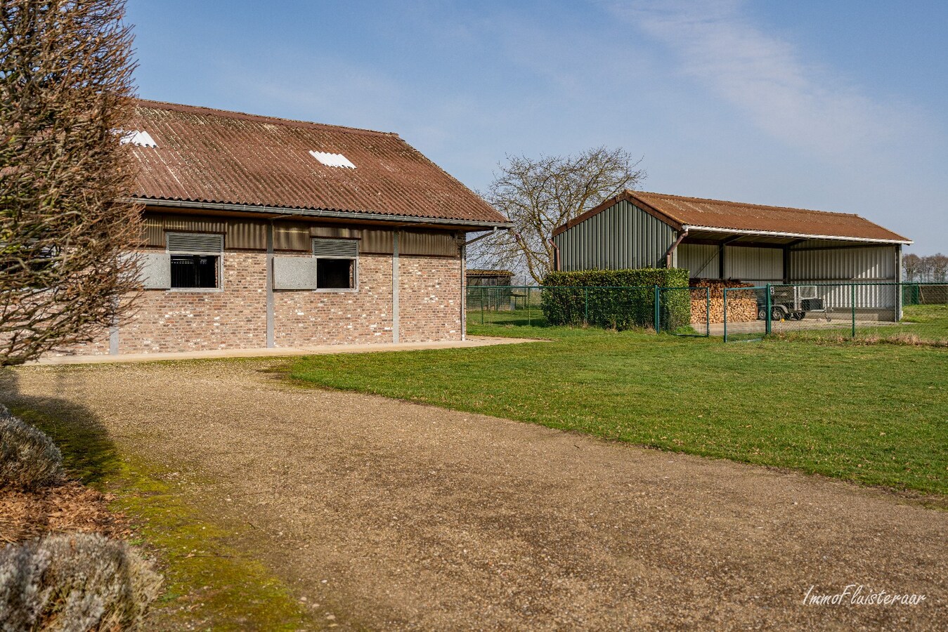 Woning met paardenstallen en buitenpiste op ca. 6,5ha te Bree 