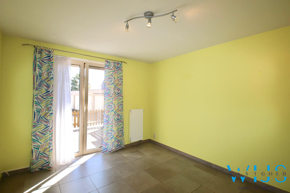 Gelijkvloersapp. met 3 slaapkamers &amp; garage in hartje Assenede ! 