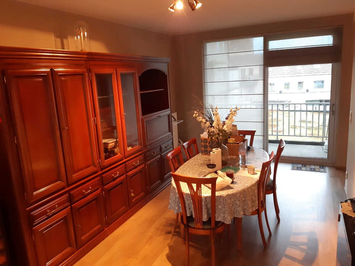 Ruim appartement met 2 terrassen. 