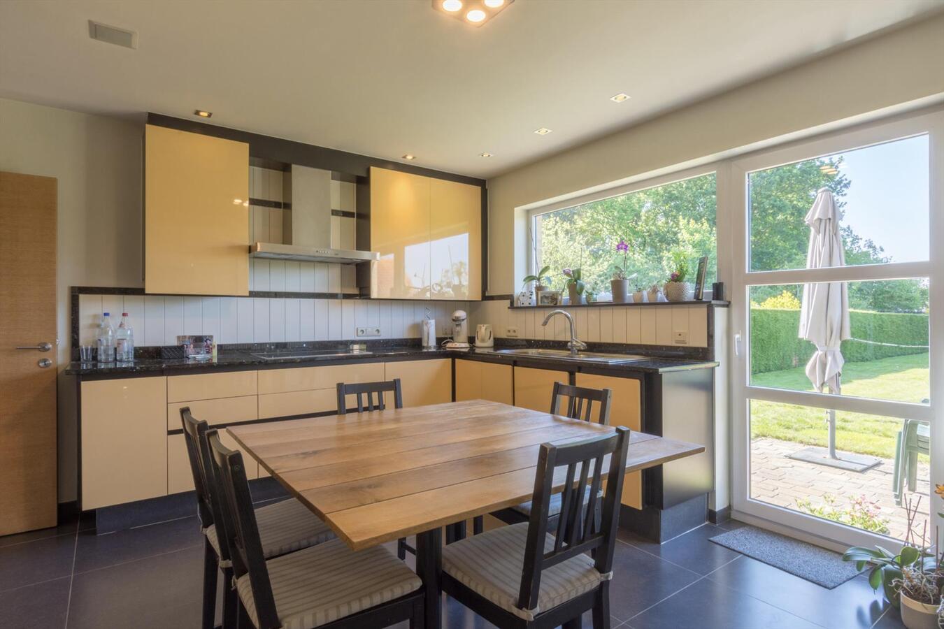 Instapklare villa met prachtige tuin te Destelbergen 