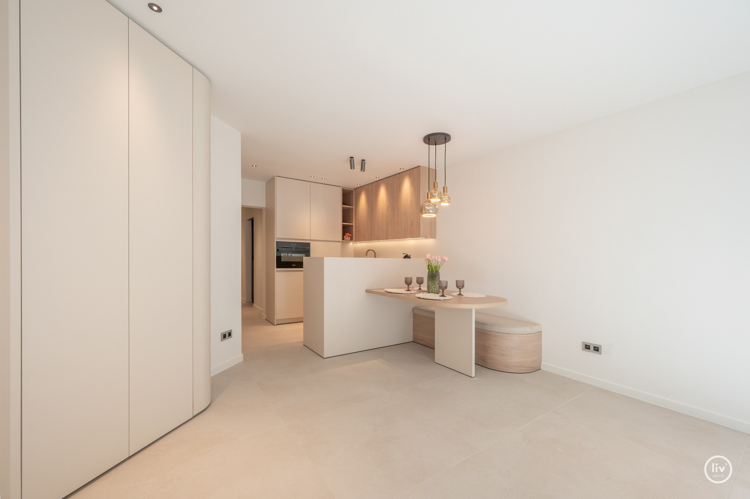 Gerenoveerd gelijkvloersappartement met koer in het Centrum van Knokke 