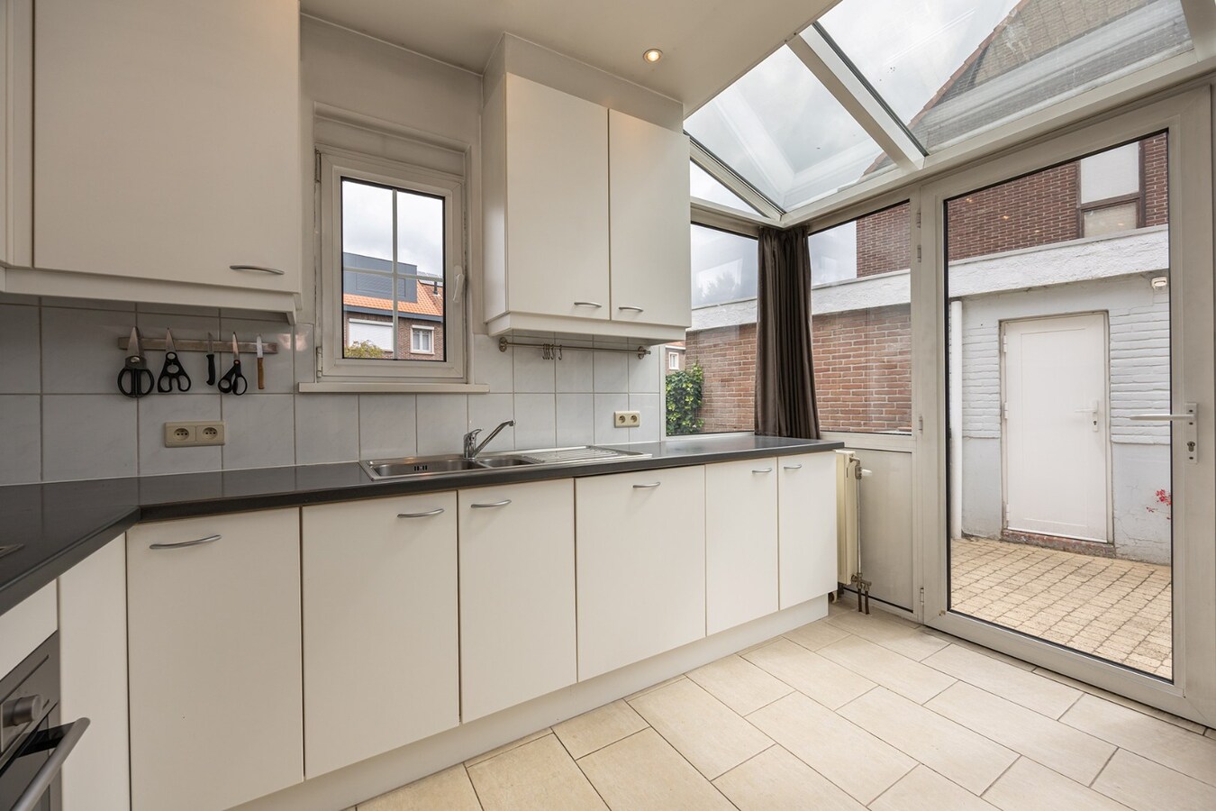 HOB met 3 slpk, garage en tuin nabij Schoten centrum! 